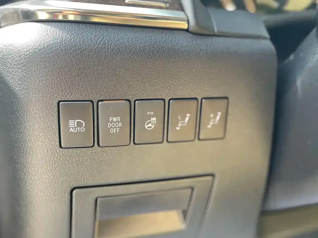 Toyota Alphard — фото 5