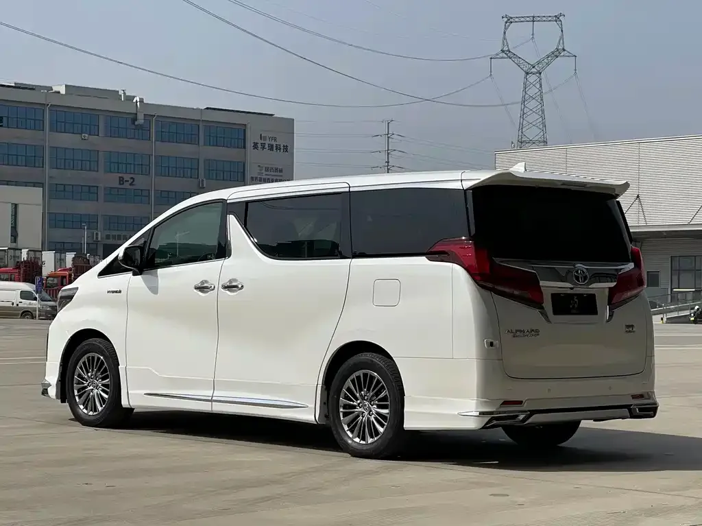 Toyota Alphard — фото 6