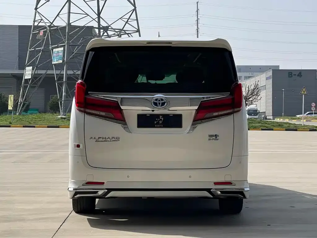 Toyota Alphard — фото 2