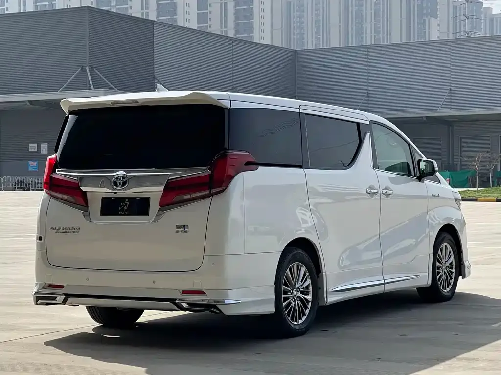 Toyota Alphard — фото 10