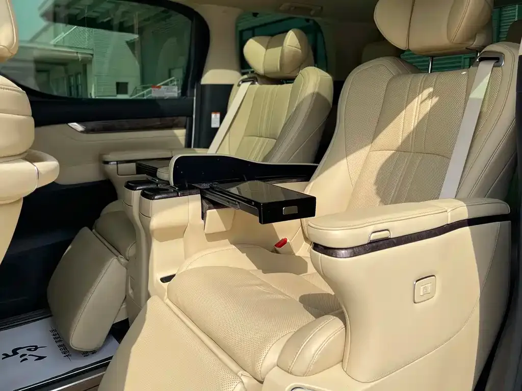 Toyota Alphard — фото 7