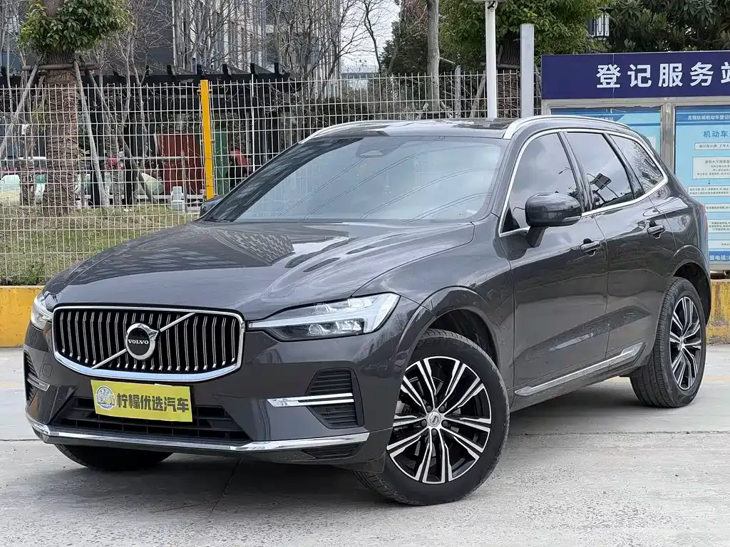 Volvo XC60 — фото 1