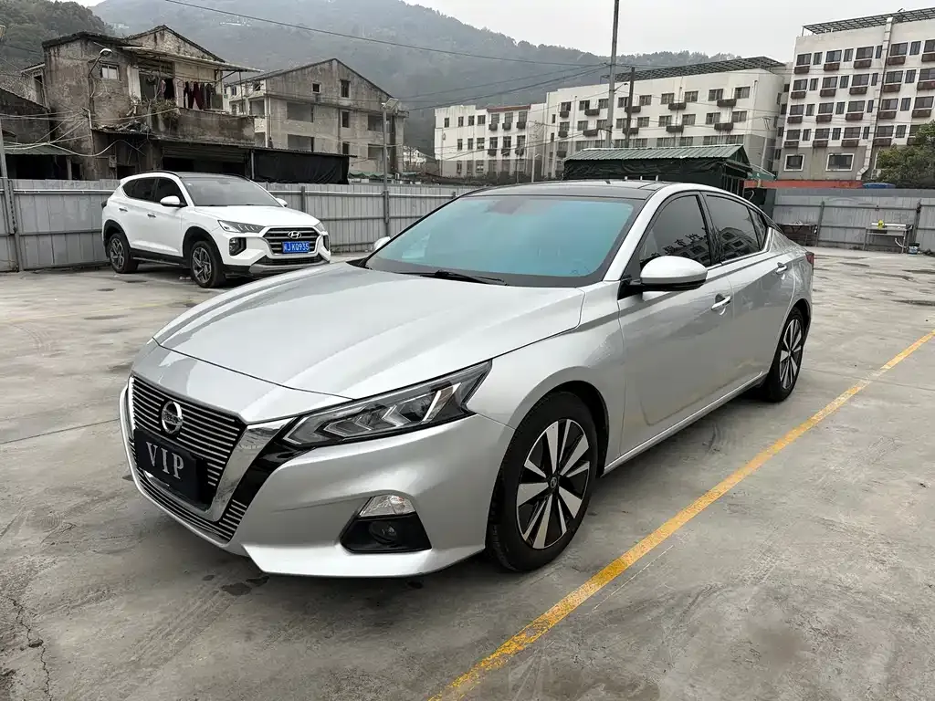 Nissan Teana — фото 1