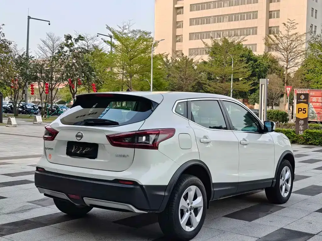 Nissan Qashqai — фото 8