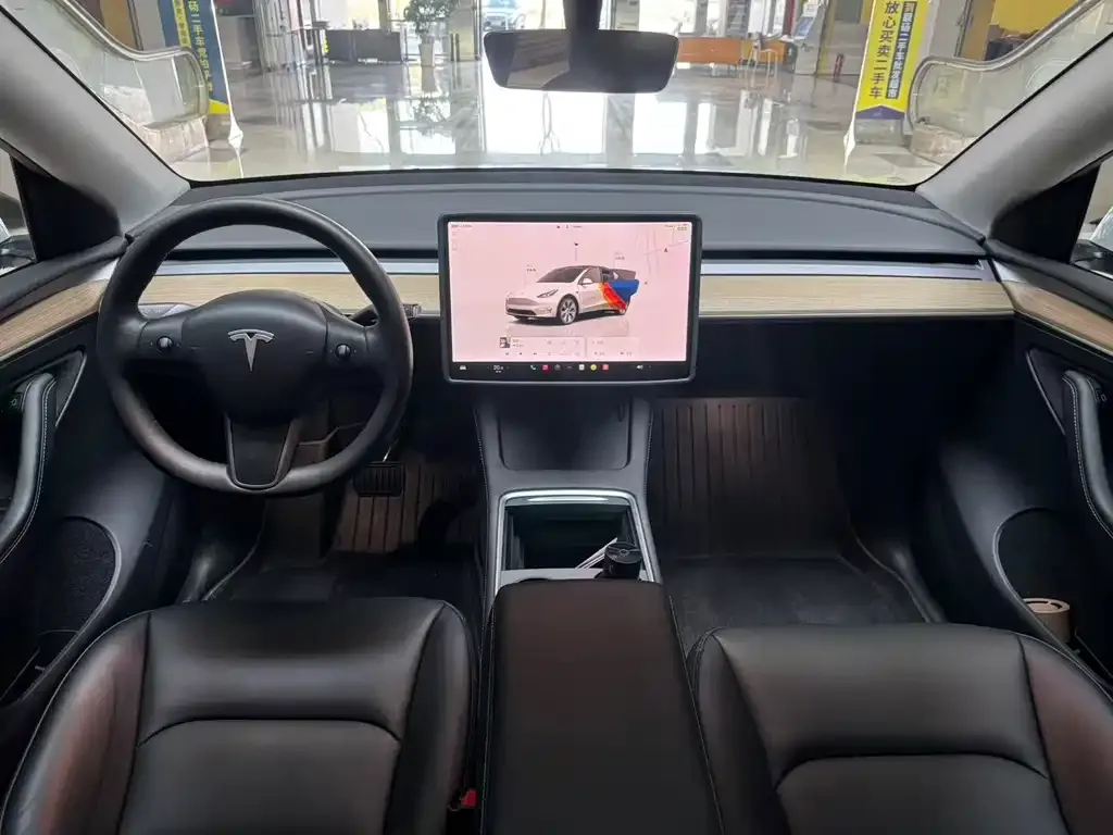 Tesla Model Y — фото 3