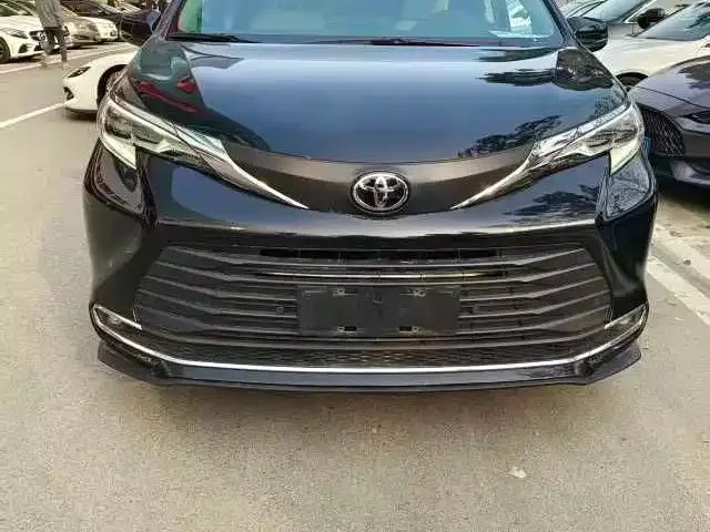 Toyota Sienna — фото 2