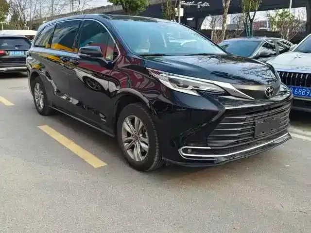 Toyota Sienna — фото 7