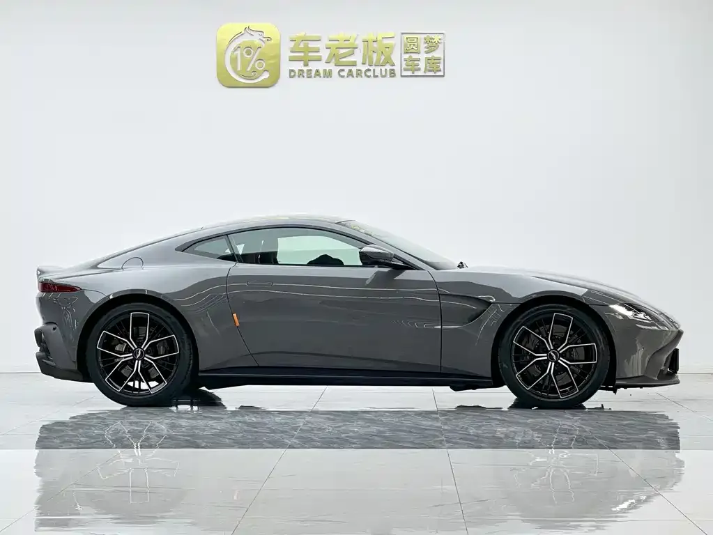 Aston Martin V8 Vantage 2023 из CN, фото 3