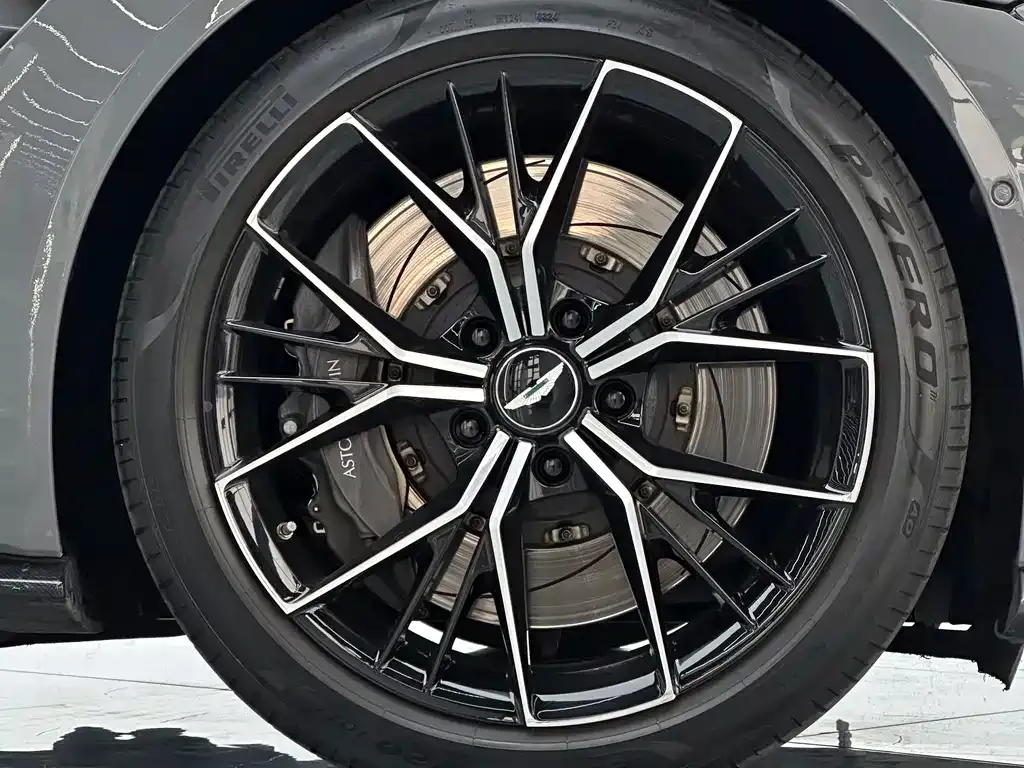 Aston Martin V8 Vantage 2023 из CN, фото 8