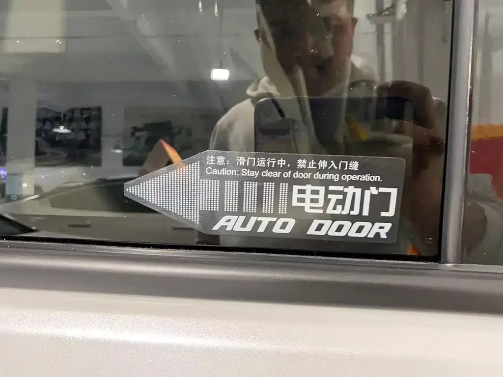 Buick GL8 2023 из CN, фото 9