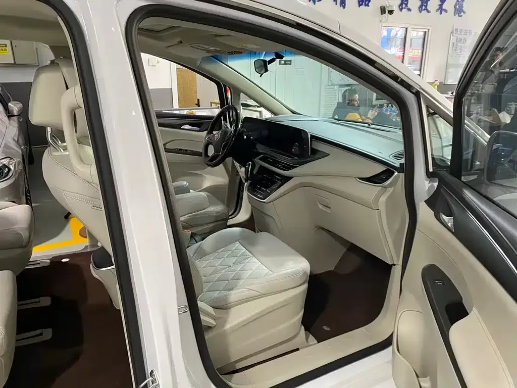 Buick GL8 2023 из CN, фото 5