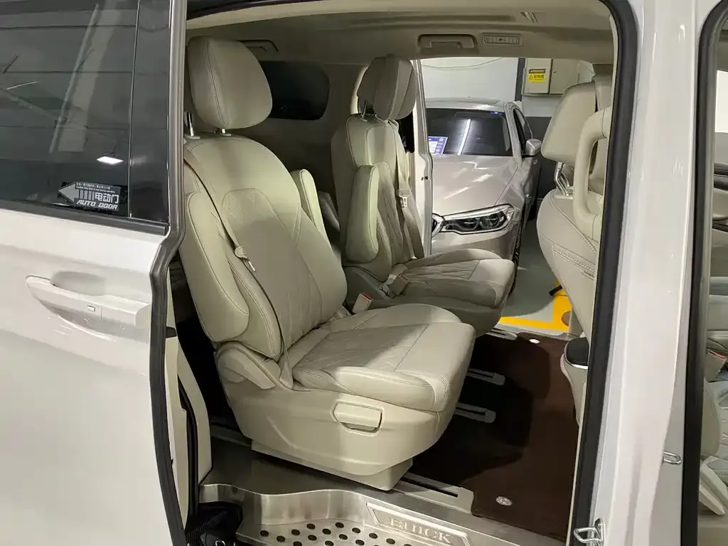 Buick GL8 2023 из CN, фото 2