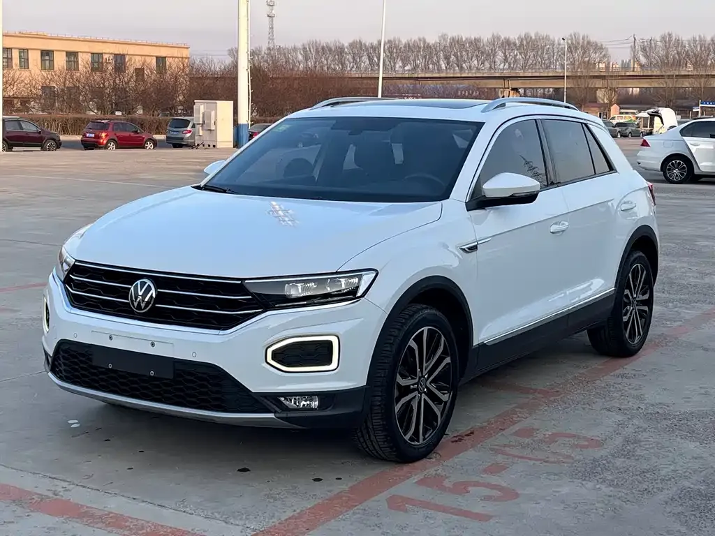 Volkswagen T-Roc — фото 1