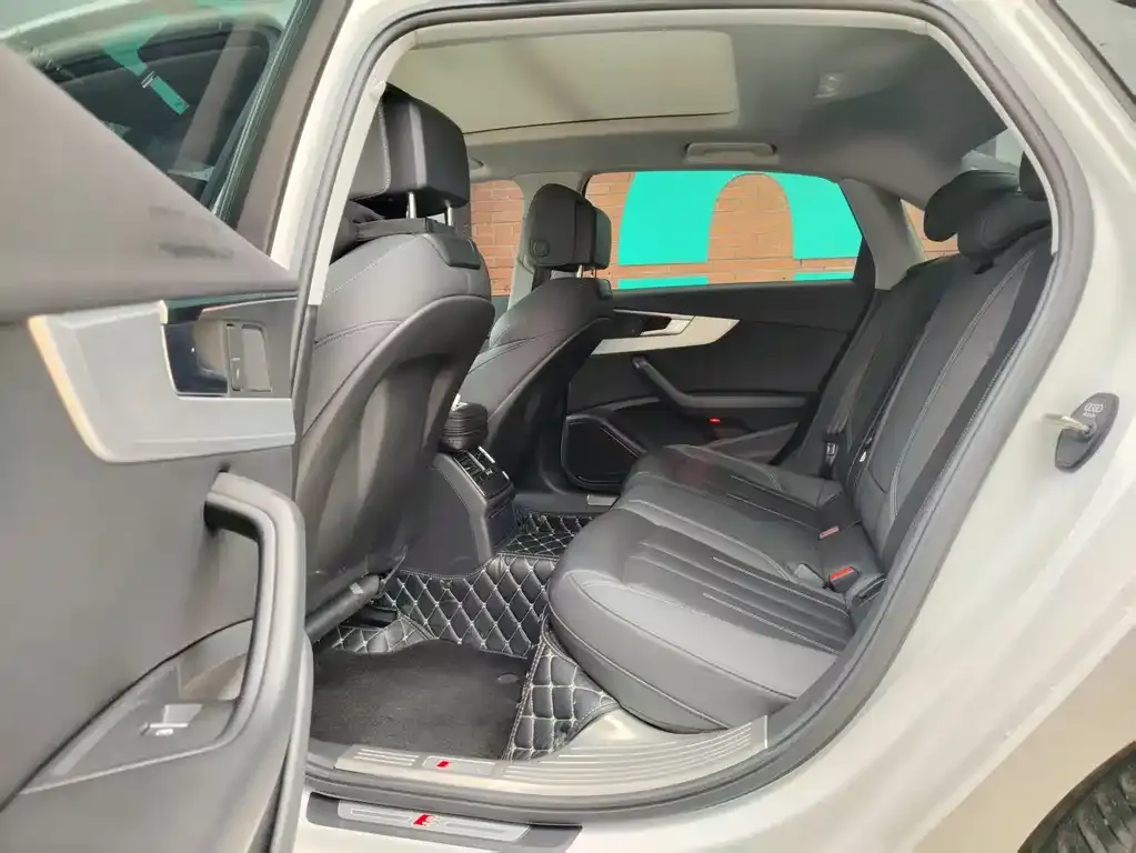 Audi A4L 2021 из CN, фото 3