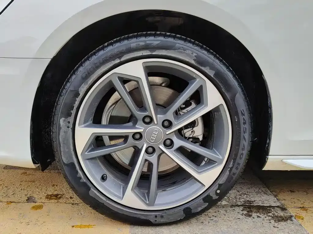 Audi A4L 2021 из CN, фото 8