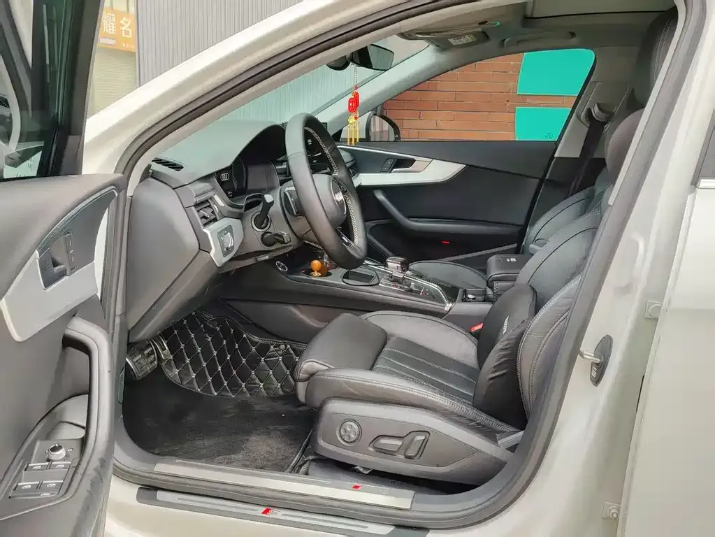 Audi A4L 2021 из CN, фото 6