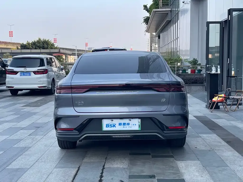BYD Han — фото 3
