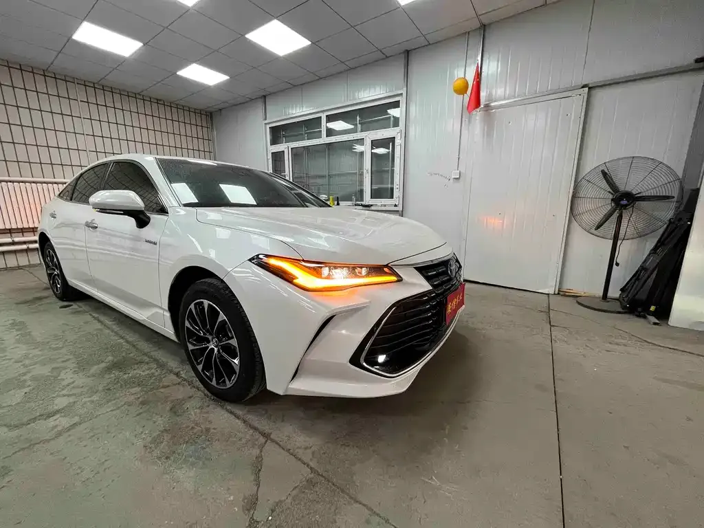 Toyota Avalon — фото 1