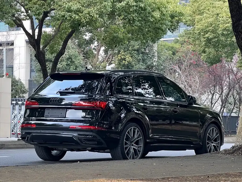 Audi Q7 2023 из CN, фото 10