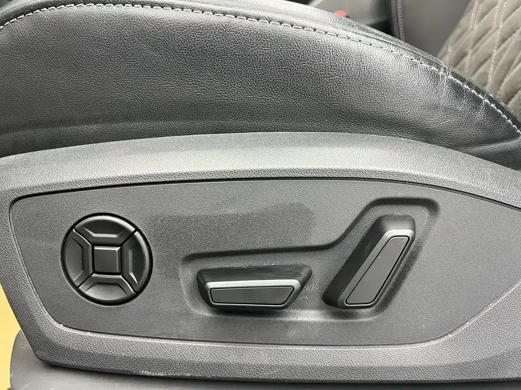 Audi Q4 e-tron — фото 10