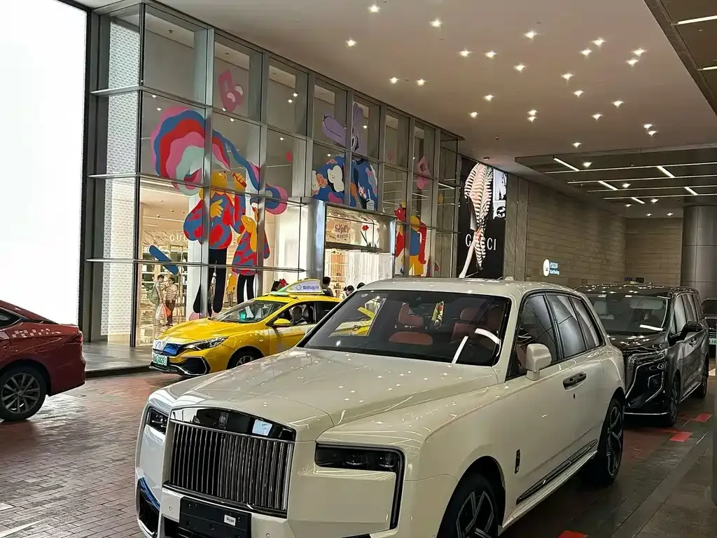 Rolls-Royce Cullinan — фото 1