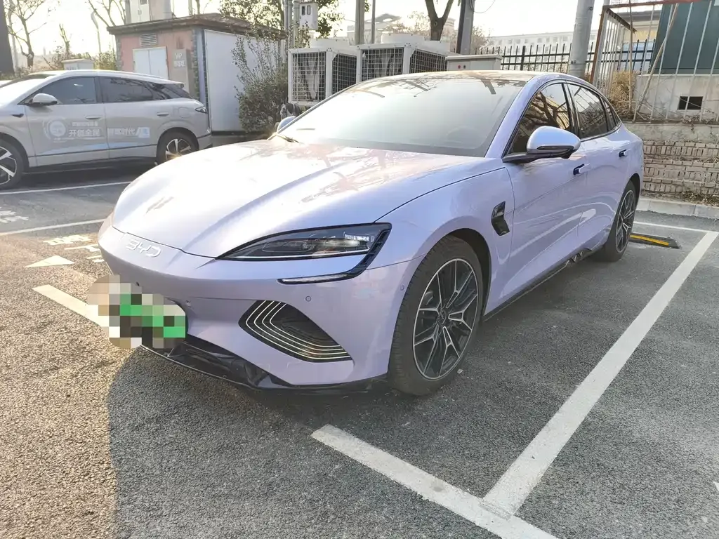 BYD Seal — фото 1