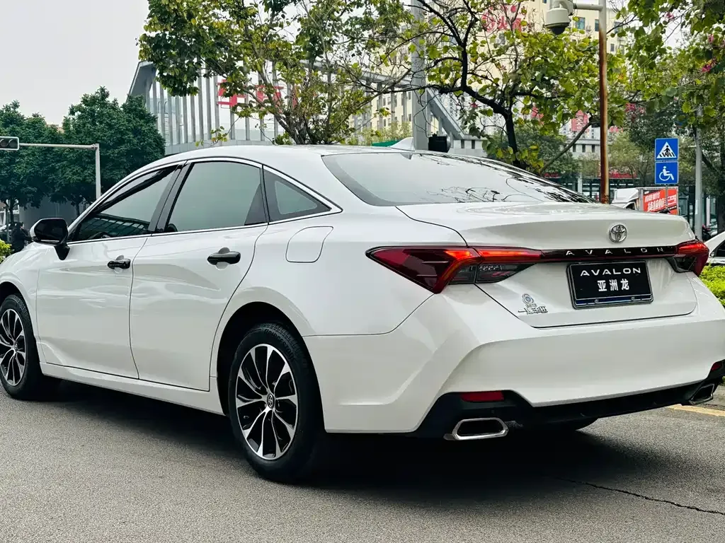Toyota Avalon 2023 из CN, фото 5