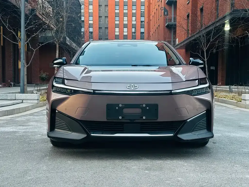 Toyota bZ3 2023 из CN, фото 2