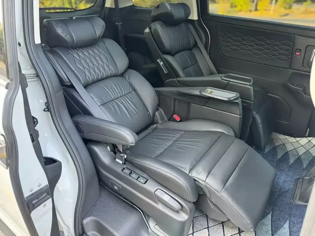 Honda Elysion 2022 из CN, фото 7