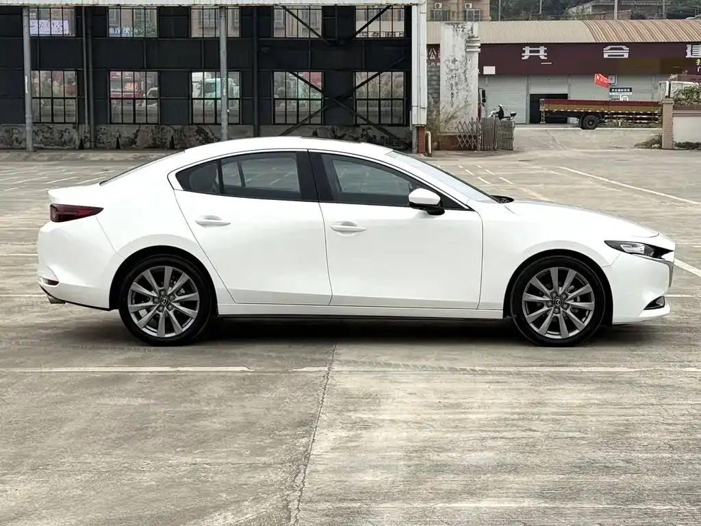 Mazda 3 Axela 2022 из CN, фото 4