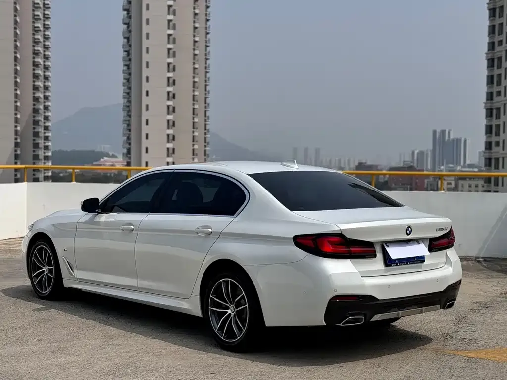 BMW 5 Series — фото 5