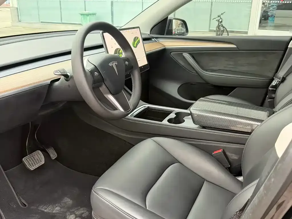 Tesla Model Y — фото 7