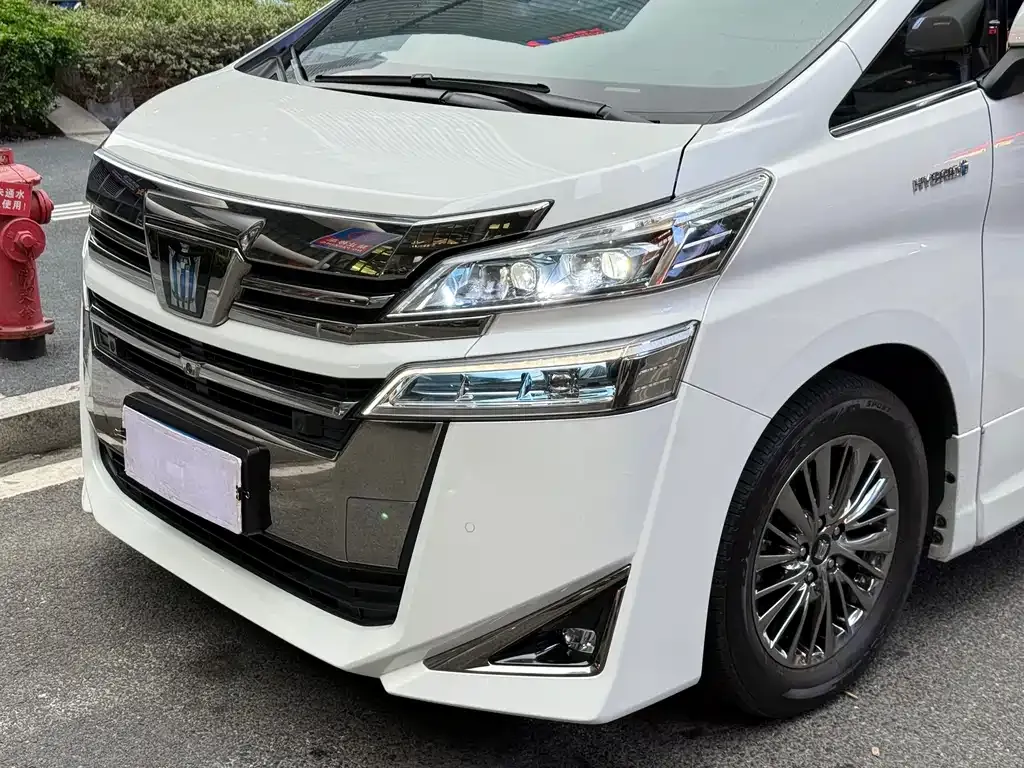 Toyota Vellfire — фото 5