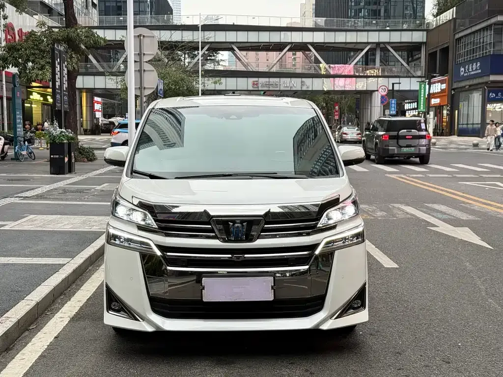 Toyota Vellfire — фото 3