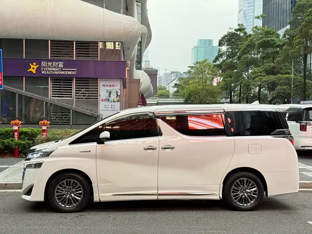 Toyota Vellfire — фото 7