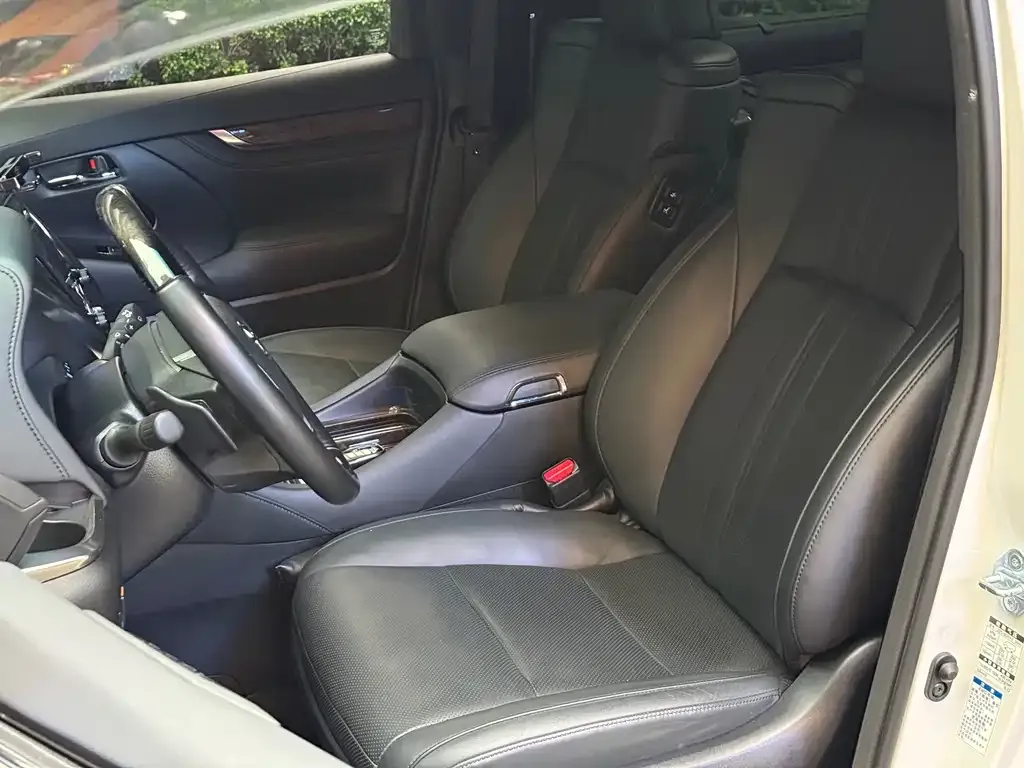 Toyota Vellfire — фото 2