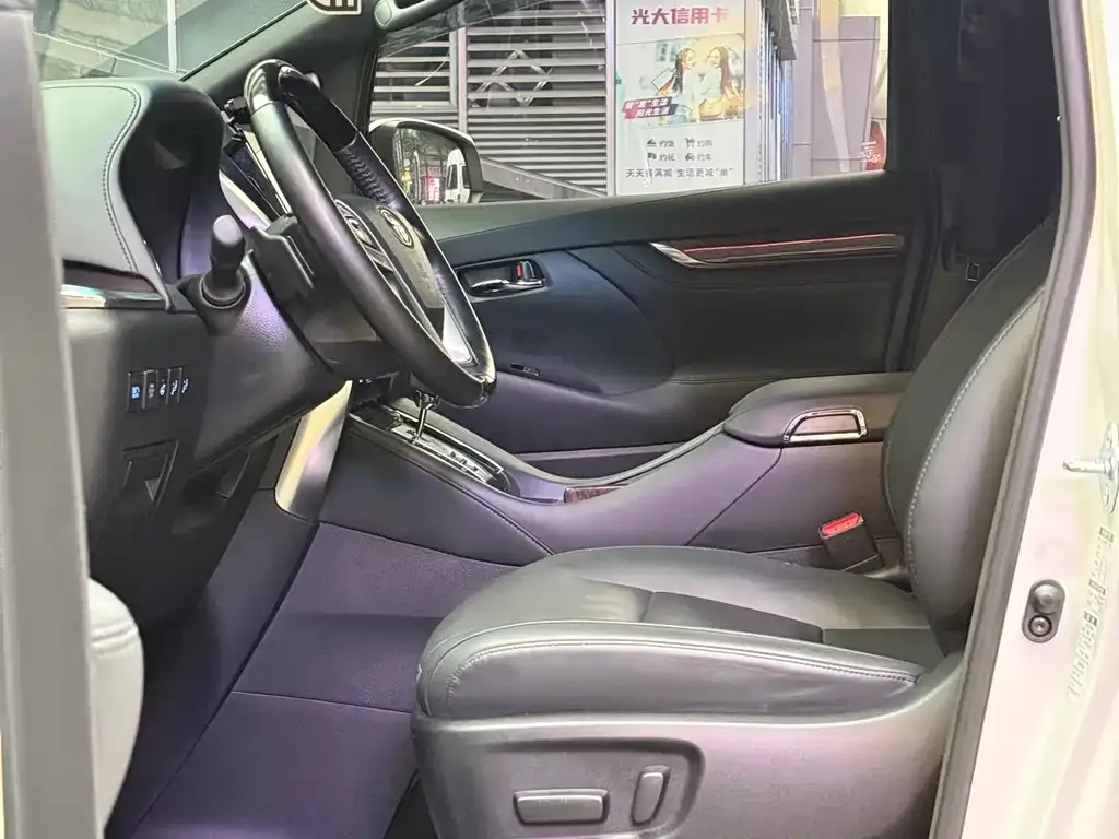 Toyota Vellfire — фото 9