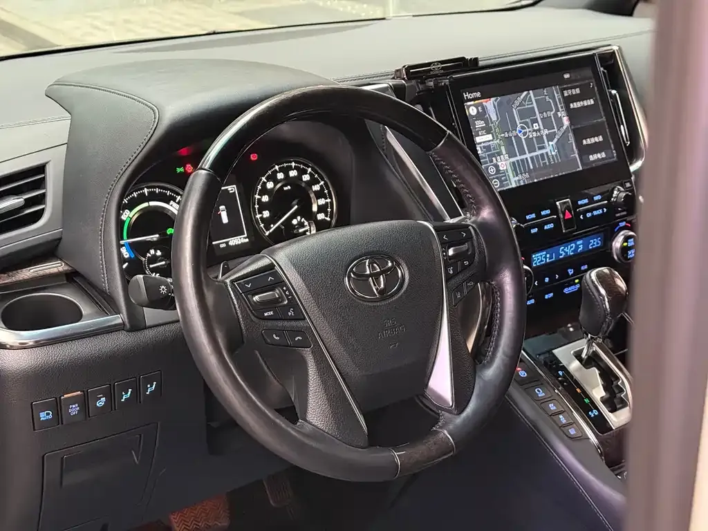 Toyota Vellfire — фото 6