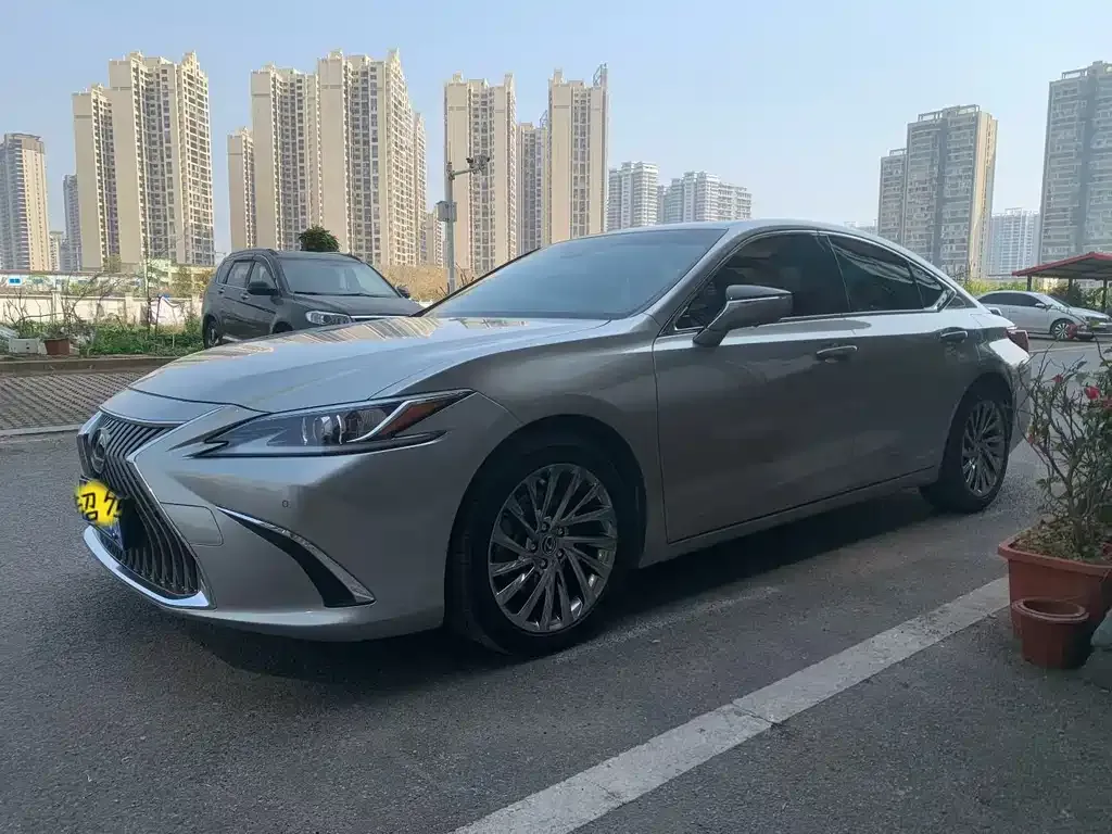 Lexus ES — фото 10