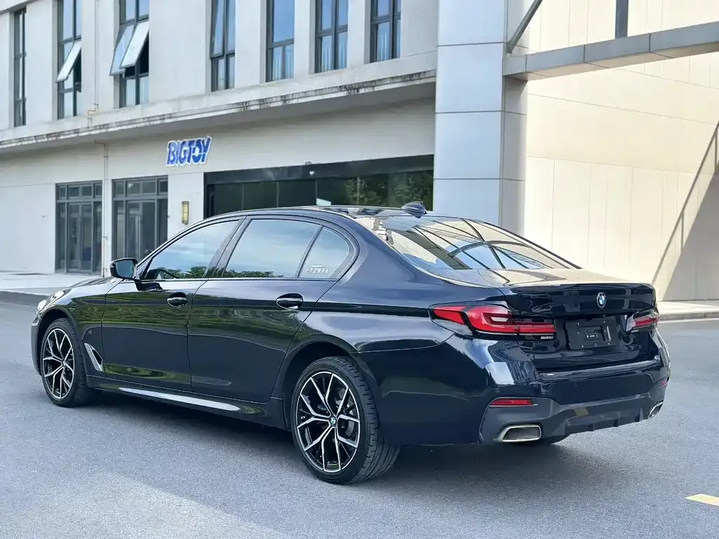 BMW 5 Series — фото 6