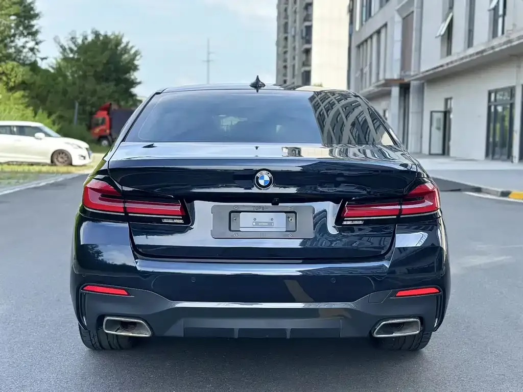BMW 5 Series — фото 8