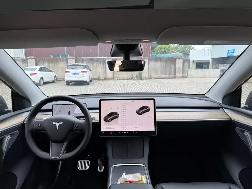Tesla Model Y — фото 3