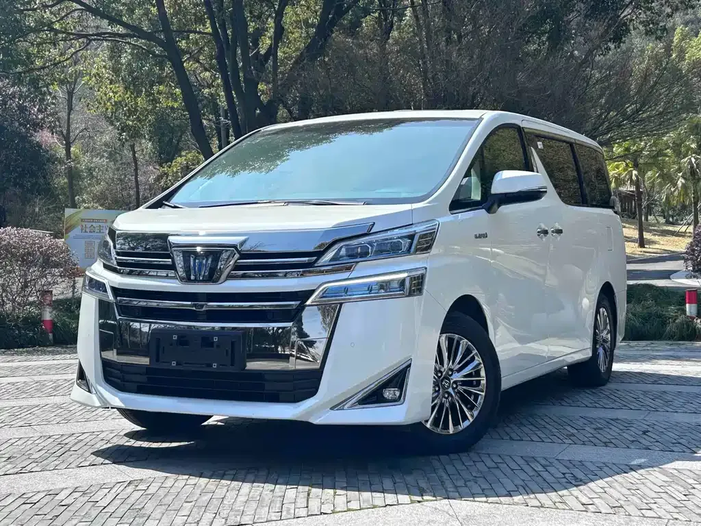 Toyota Vellfire — фото 1