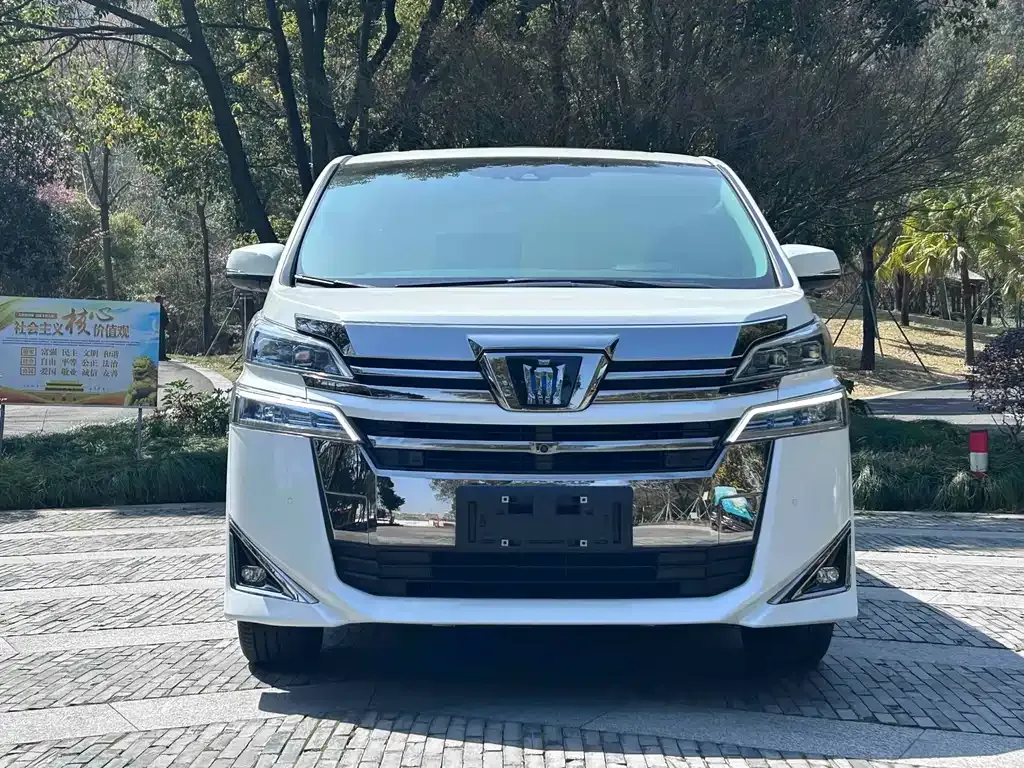 Toyota Vellfire — фото 4