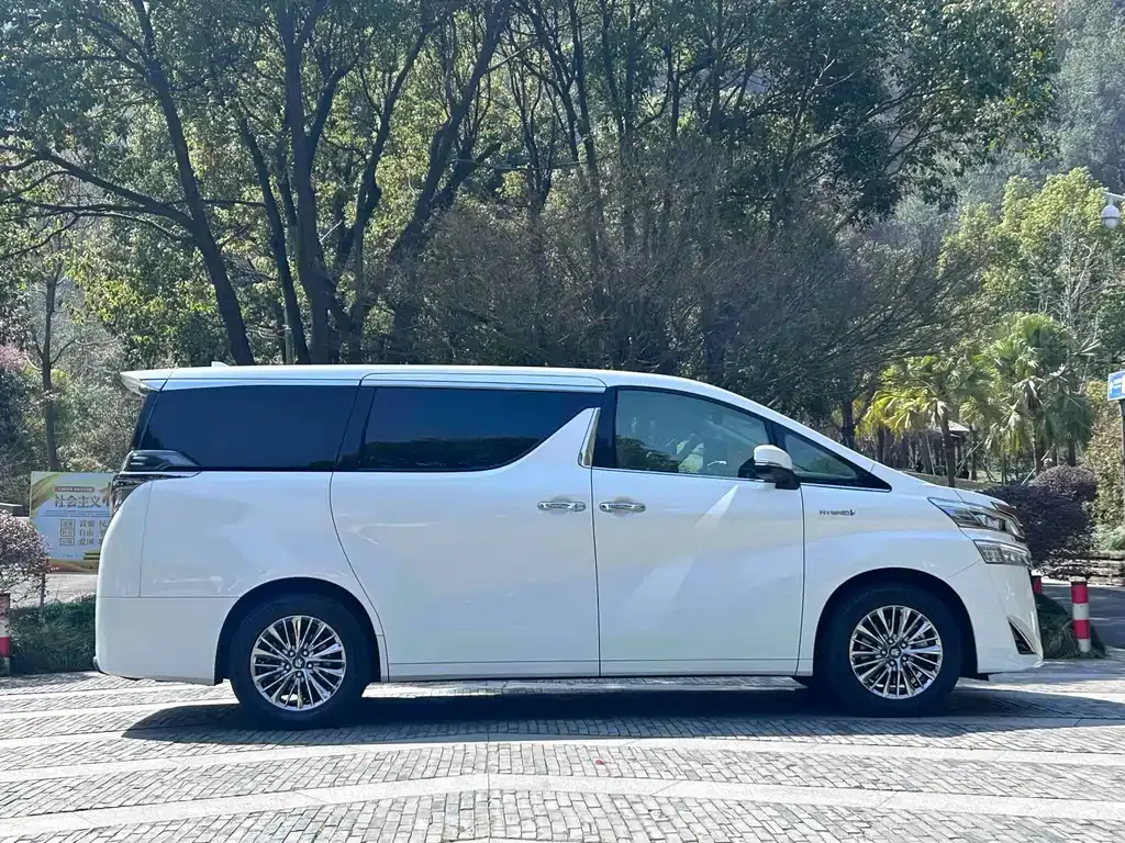 Toyota Vellfire — фото 6