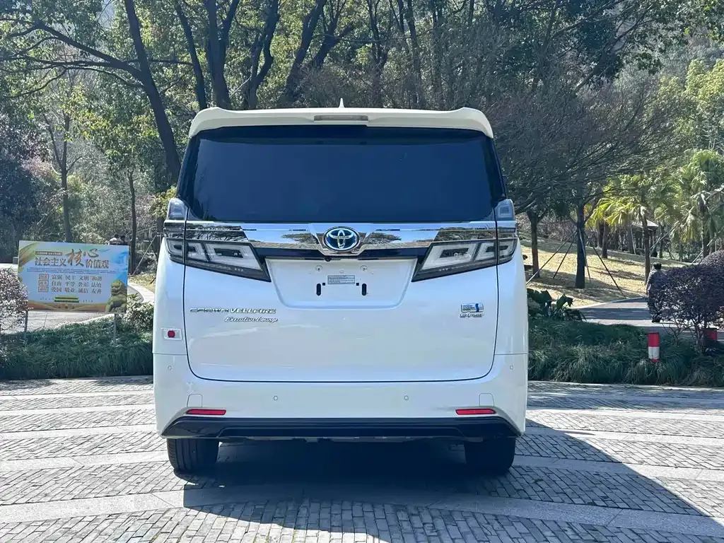 Toyota Vellfire — фото 3