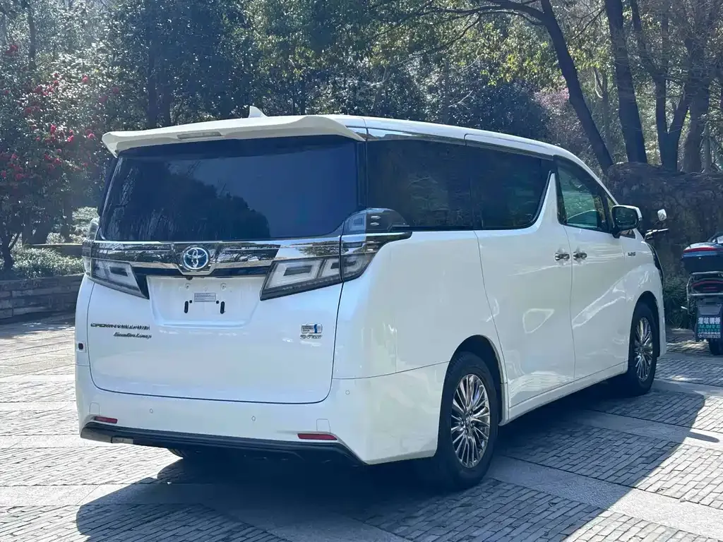 Toyota Vellfire — фото 8