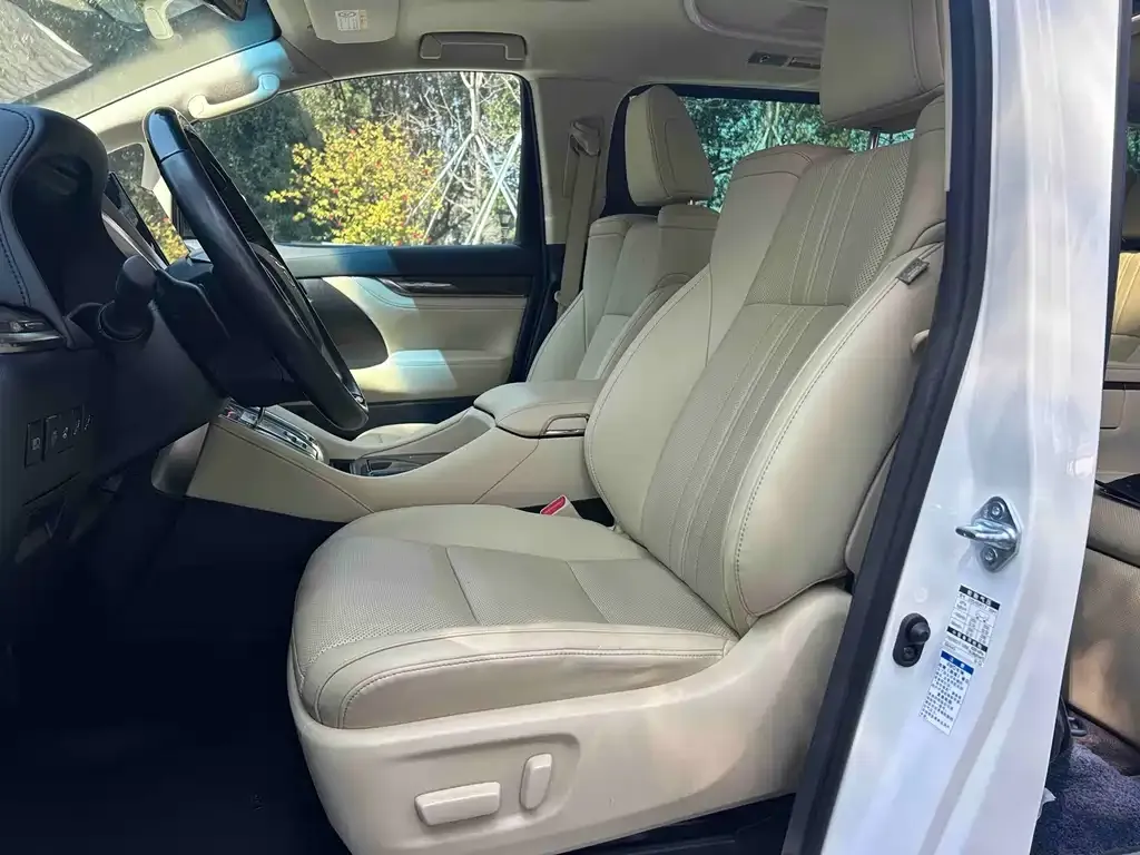Toyota Vellfire — фото 5