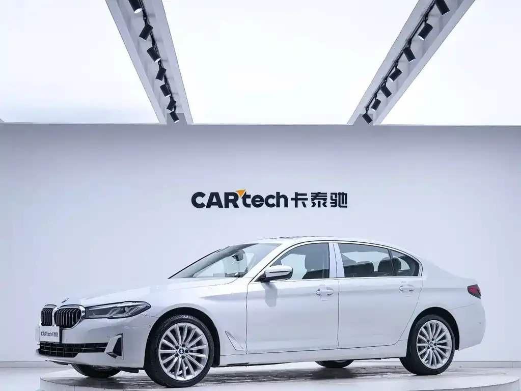 BMW 5 Series 2022 из CN, фото 1