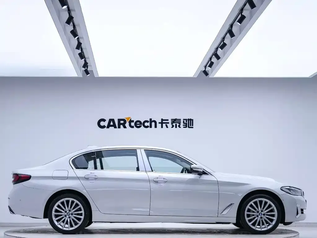 BMW 5 Series 2022 из CN, фото 7